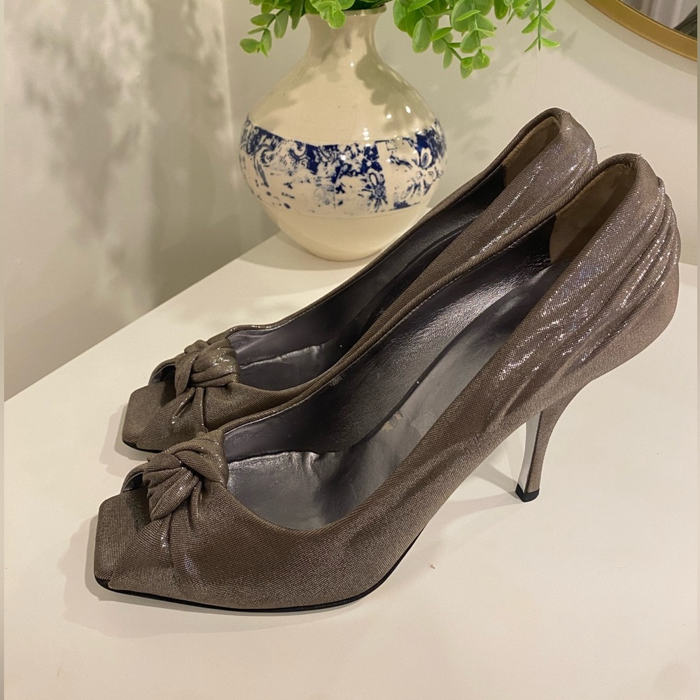 Prada Metallic Leather Peep Toe Bow Pumps Heels Women’s 10 Italy